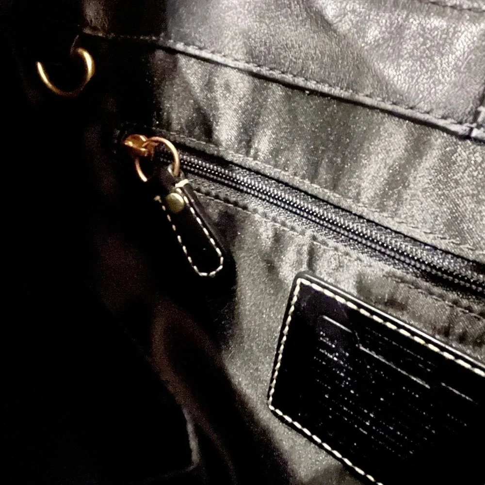 Rare Coach Hamptons Embossed  Leather Signature C Purse - Picture 7 of 7